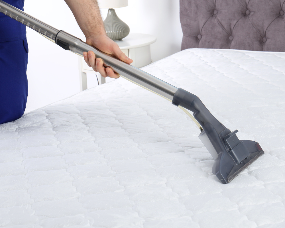 Un appareil professionnel de nettoyage de matelas pour un entretien en profondeur par les astuces de Maison Max Clean