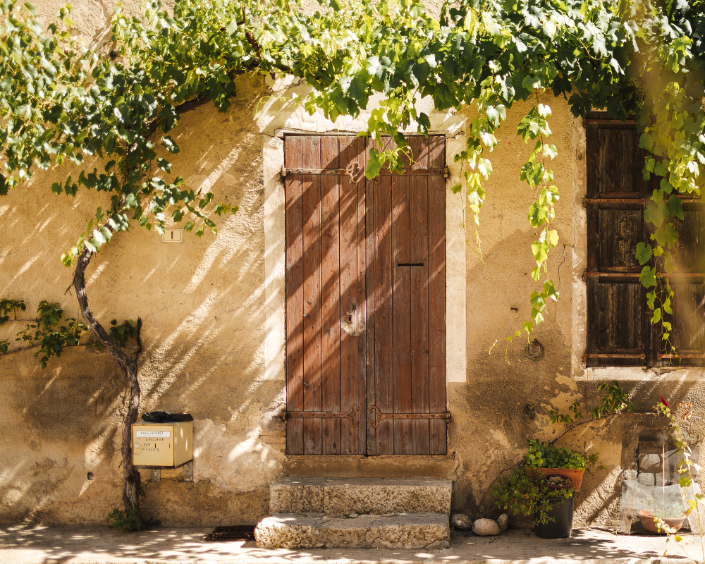 Joli pas de porte entretenu à Aix-en-Provence