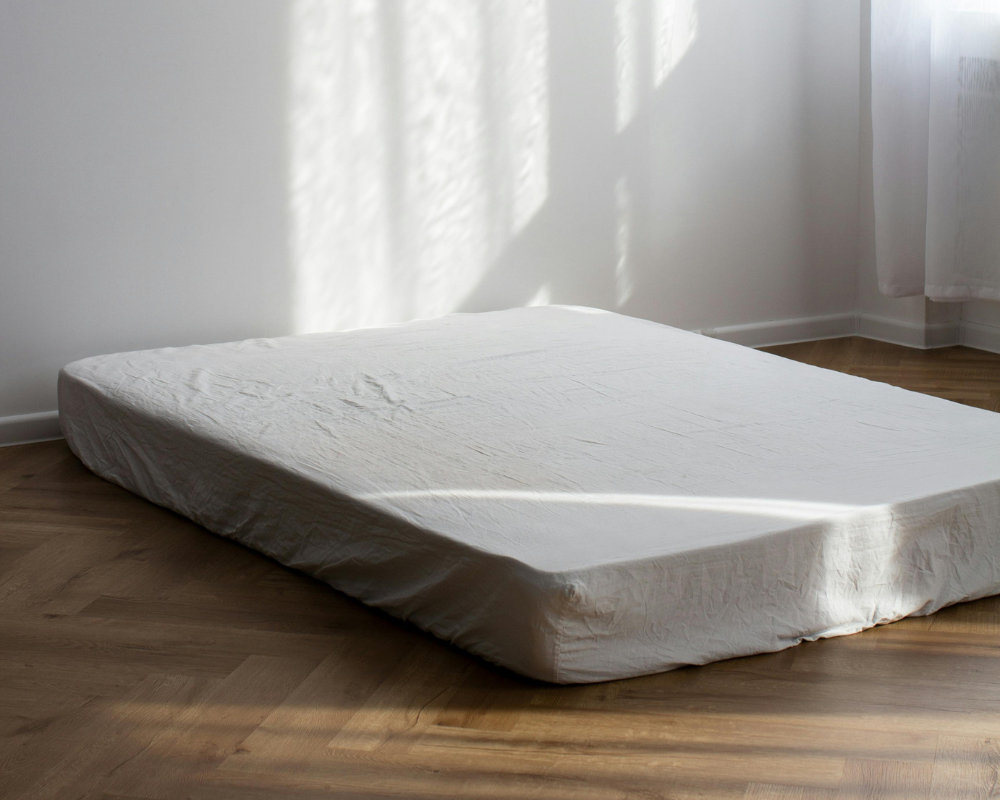 Matelas taché et humide favorisant les odeurs persistantes – conseils Maison Max Clean Aix-Marseille pour un intérieur sain et frais – Les astuces de Max