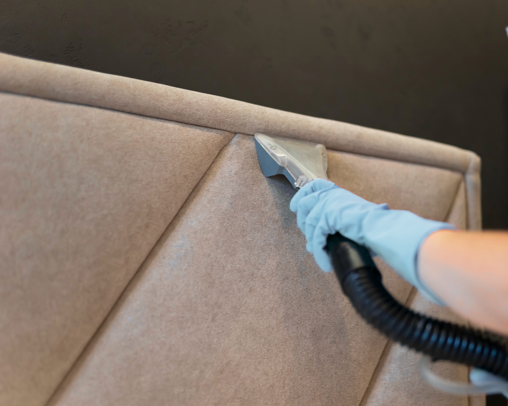 Nettoyage en profondeur d’une tête de lit textile par injection extraction – Maison Max Clean région Aix Marseille astuces de Ma