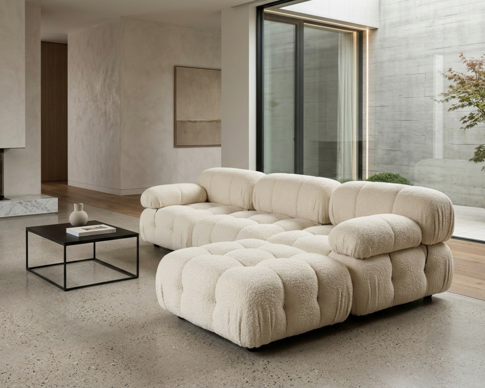 Canapé Camaleonda en velours beige imaginé par Mario Bellini pour B&B Italia dans un salon contemporain du Sud – entretien et nettoyage design par Maison Max Clean à Marseille, Aix-en-Provence et région PACA – Les astuces de Max