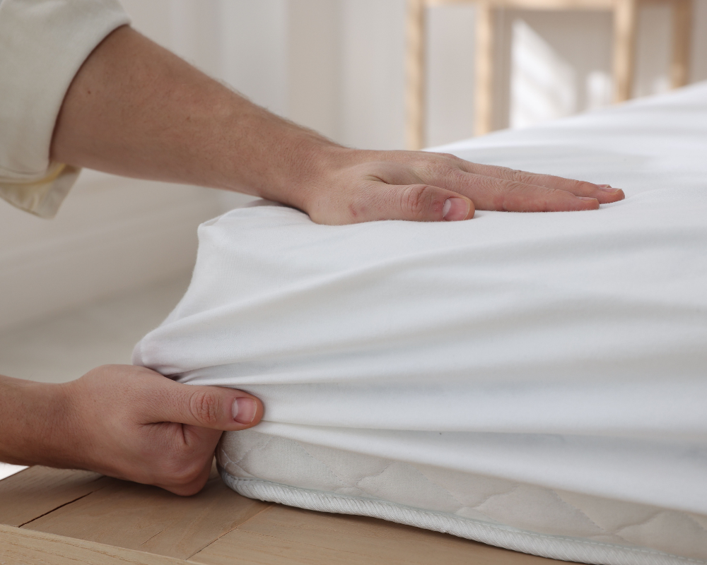 Drap et matelas révélant acariens et pollen tapis canapé – nettoyage matelas printemps Maison Max Clean Les Astuces de Max PACA