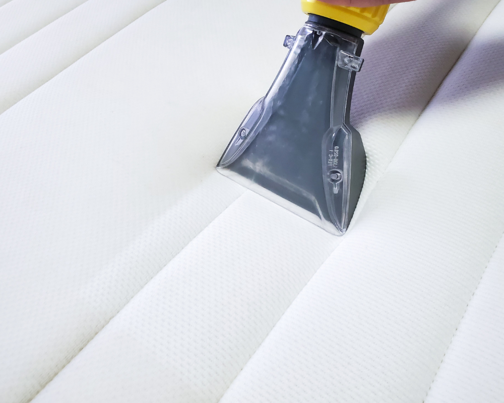 Nettoyage de matelas de bateau avec injecteur extracteur – entretien literie cabine par Maison Max Clean, Les astuces de Max