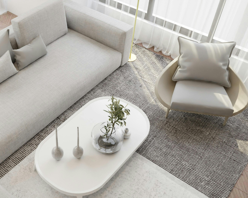 Canapé clair blanc crème dans un salon lumineux en Provence, conseils d'entretien des Les Astuces de Max par Maison Max Clean à Aix-Marseille en région PACA.
